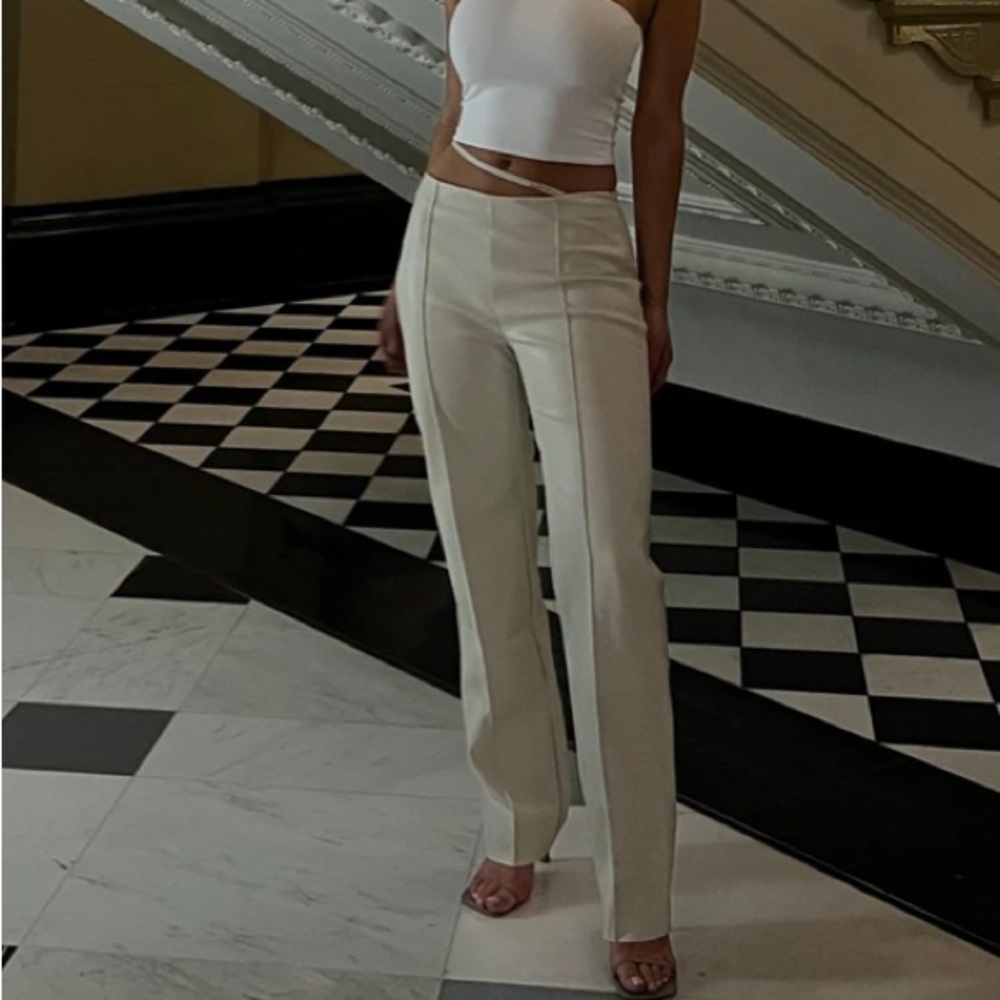 Meshki mid rise pant. Great condition, only worn a couple times.